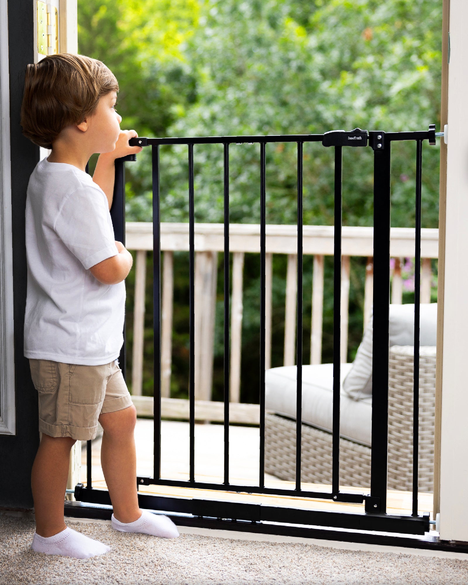 Baby Gate Extra Wide | 28.9” to 42.1” | Black | InnoTruth - aborderproducts